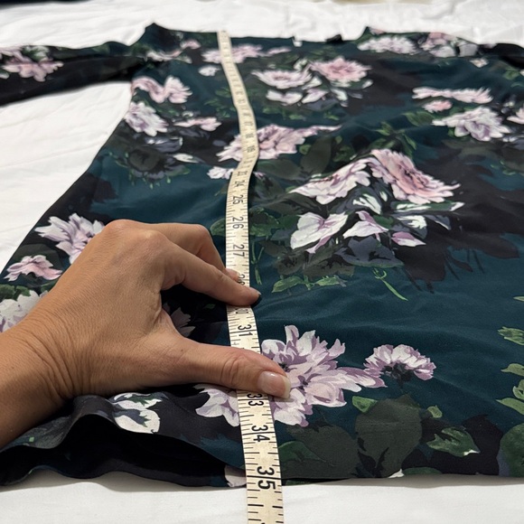 Club Monaco- Size 8 Silk Floral Shift Dress with Bell Sleeves - Picture 11 of 14